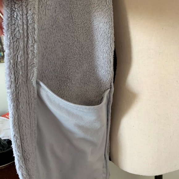 The NorthFace | Gray Plush zip XL - Picture 7 of 9